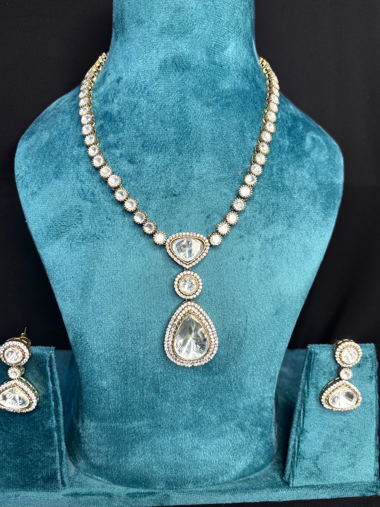 Elegant Kundan Necklace