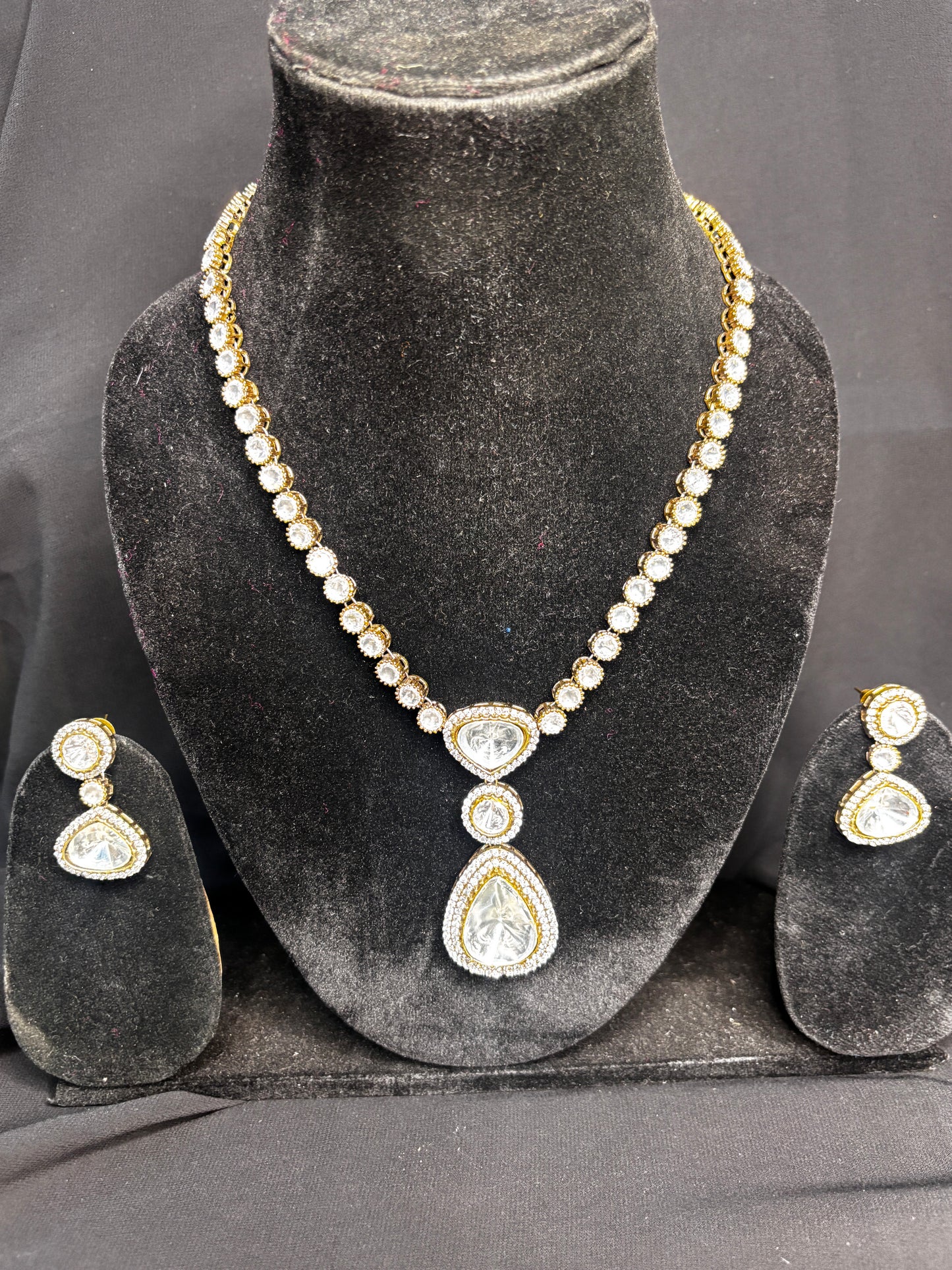 Elegant Kundan Necklace