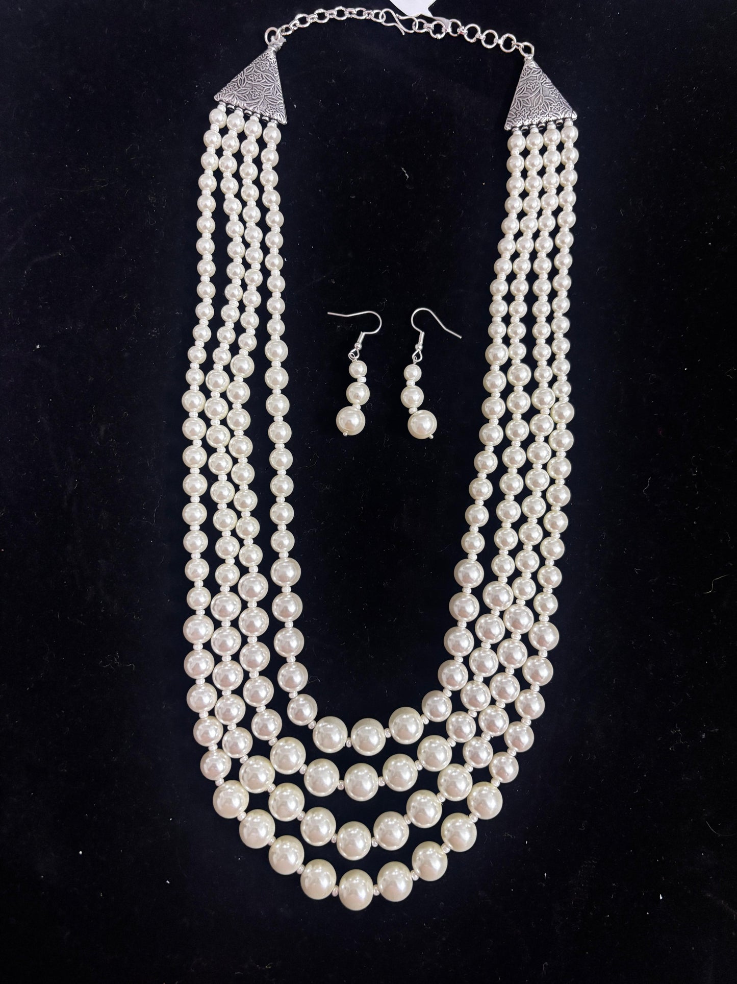 Pearl Elegance Necklace: