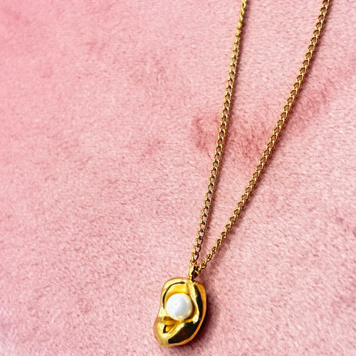 Golden Lily Pearl Necklace